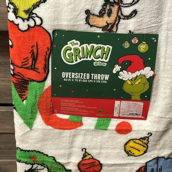 NWT DR SEUSS THE GRINCH AND MAX SANTA OVERSIZED 60X70 PLUSH THROW BLANKET - Picture 2 of 10